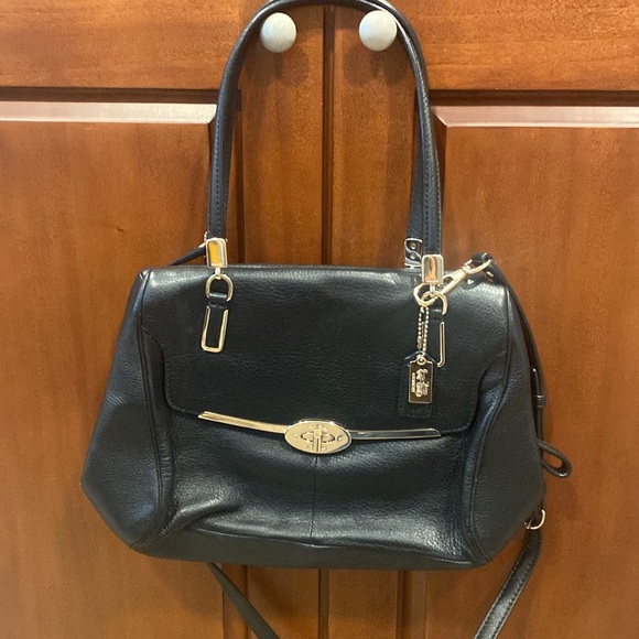 Gorgeous, Coach black leather Madeleine Coach bag in like new condition - Picture 2 of 5